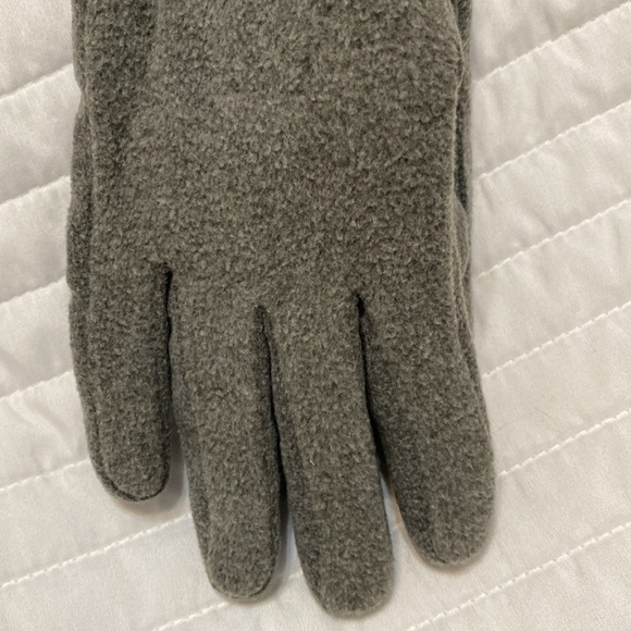 Isotoner gray women’s gloves NWT one size - Picture 5 of 5